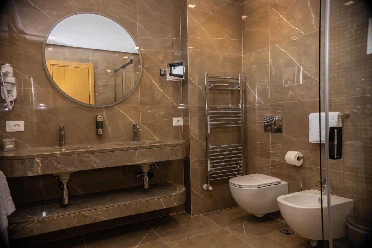 Hotel Golden Palace Shkodër Екстериор снимка