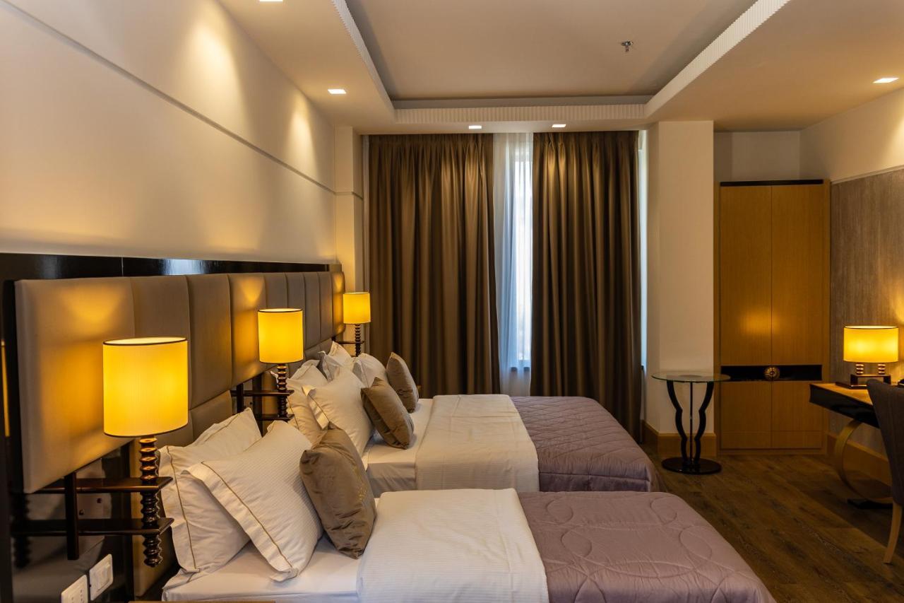 Hotel Golden Palace Shkodër Екстериор снимка
