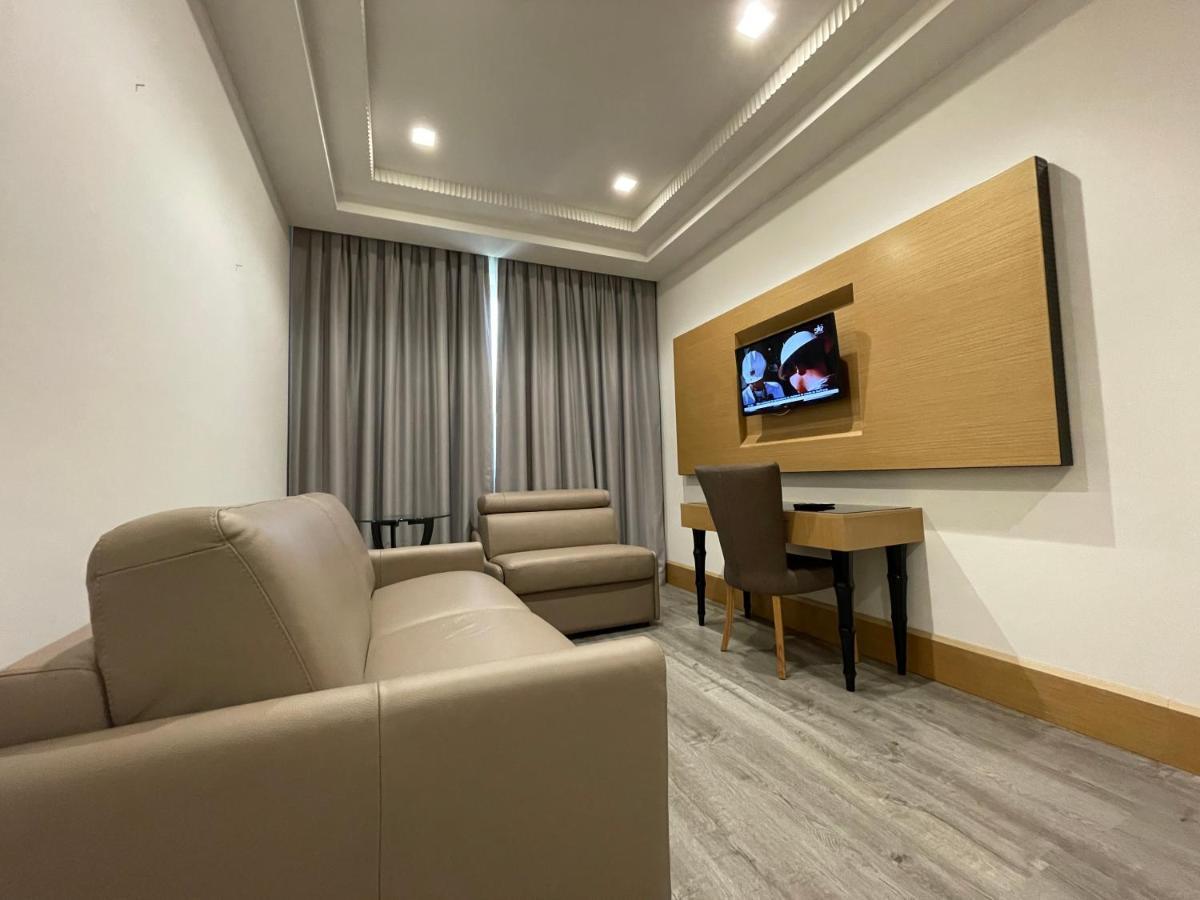Hotel Golden Palace Shkodër Екстериор снимка